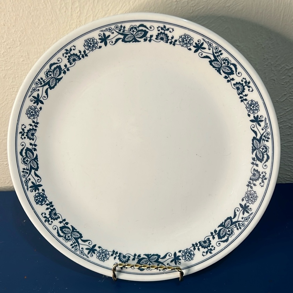 1 Corelle Old Town Blue Onion dinner plate 10”